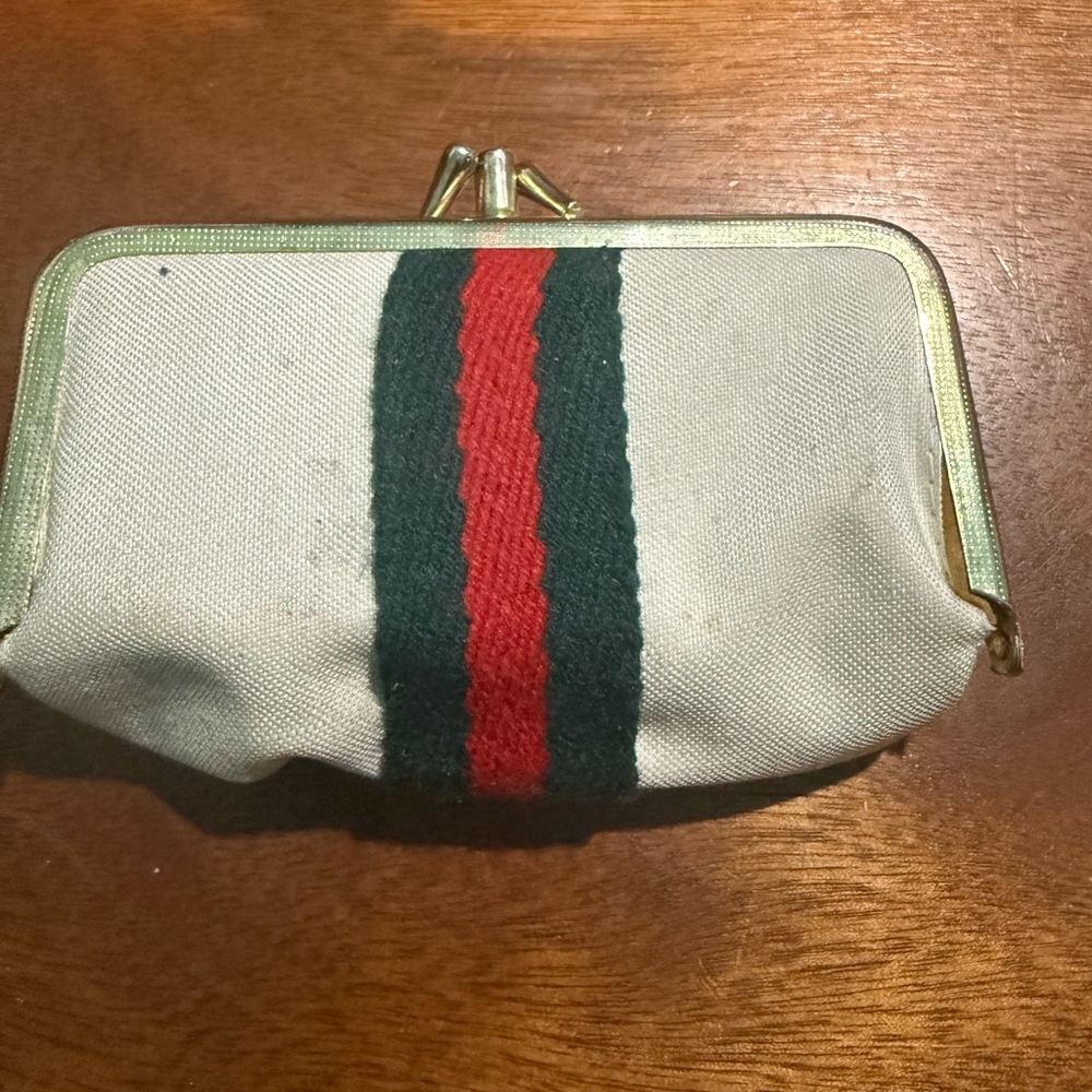 Vintage America Cream Key Holder with Red and Green Accent